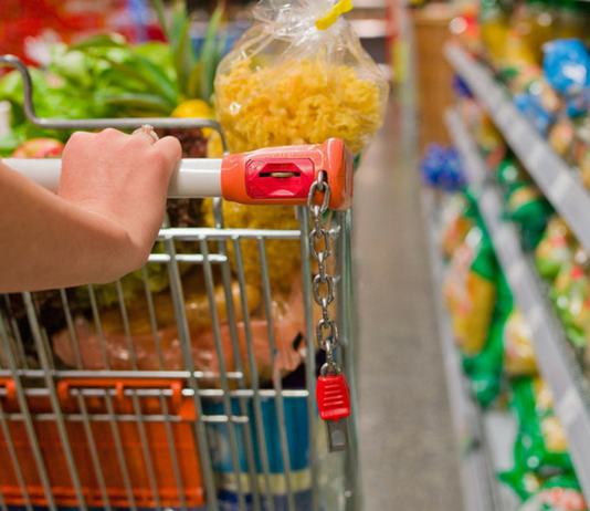 El carro de la compra con productos perecederos