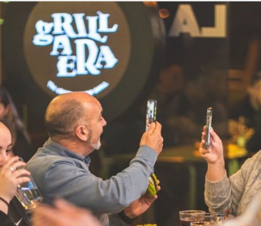 Nueva estrategia de Marketing: un restaurante incluye en la carta el sueldo de sus trabajadores Grillaera-carta