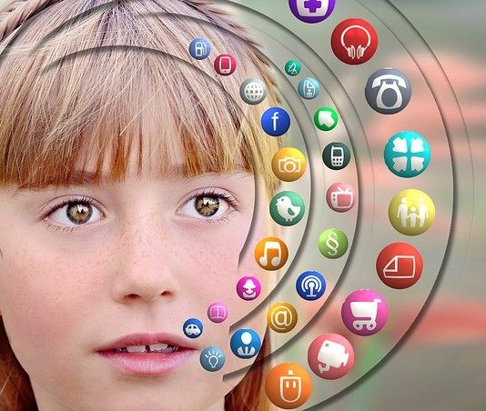 Crece un 20% el uso de apps en menores este verano