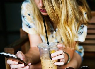 Los consumidores compran mejor desde el ordenador que desde el móvil consumidor en movil