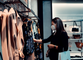 Experiencia uniendo lo físico con lo digital, para ofrecer una experiencia híbrida.